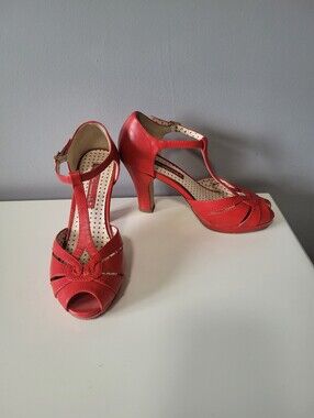 BAIT Red Retro T-Strap Peep Toe Pump Heels, VGUC, Size 7